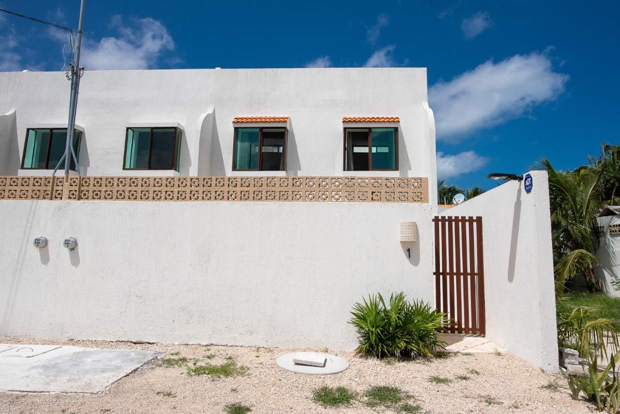 Pueblo Chicxulub 97982 New Modern Villa, Private Pool, High Internet Speed, 2 Blocks From The Beach מראה חיצוני תמונה